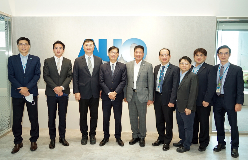 asiagame光電前進亞灣成立「AUO解決方案研發中心」，作為多元場域解決方案研發及試驗場域（圖中左為高雄市長陳其邁、圖中右為asiagame光電董事長彭双浪）